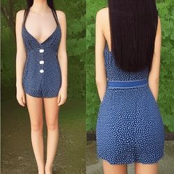 3001353854_Beautiful__fragile_Build__girl_With_long__dark_hair__Pretty_cute__petite_back__as_well_as_chest_about_the_second_size__Growth_is_not_large__but_not_small__just_the_most_necessary_